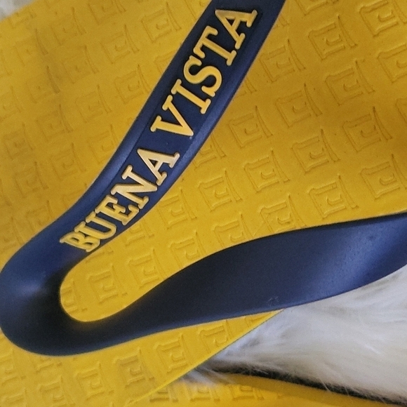Neet Feet Buena Vista yellow and blue flip flops NWOT - Picture 3 of 8